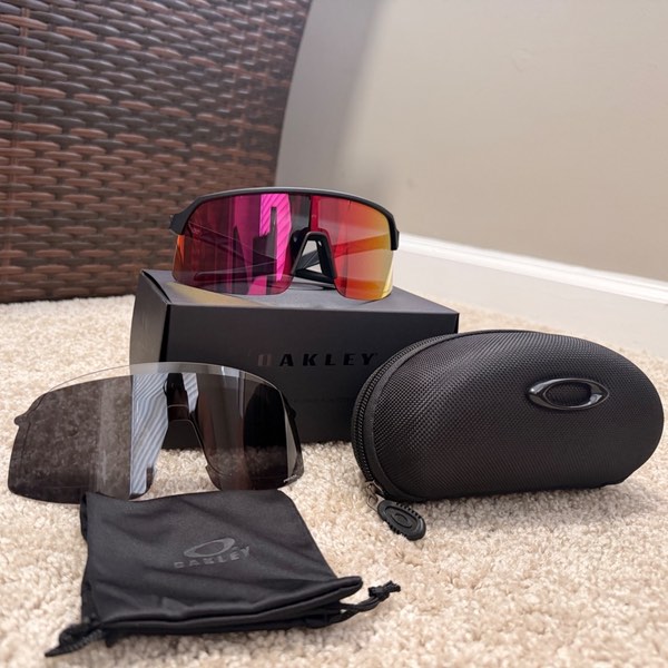 Lentes Oakley Sutro Lite - Negro-Tornasoles